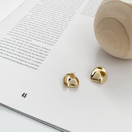 Round shape earring