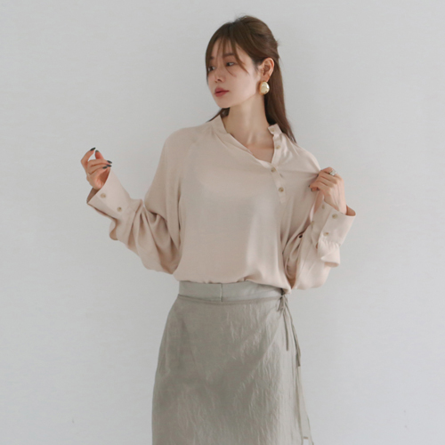 Made su:diagonal blouse