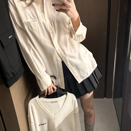 Silky loose shirt