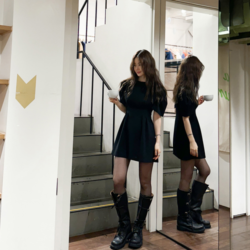 Made su:puff sleeve dress