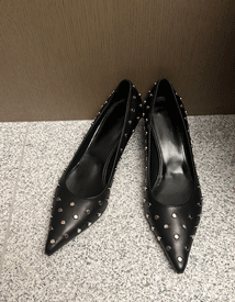 Jones stud pumps ♩