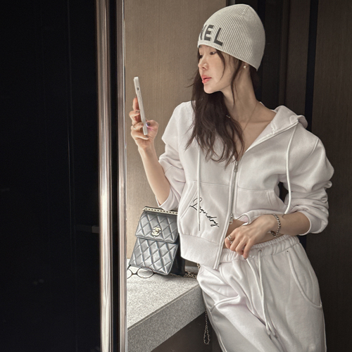 Runner hood zip-up