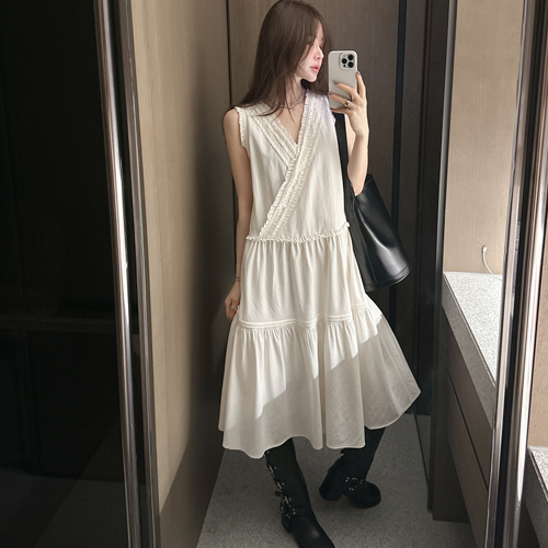 Moon frill dress