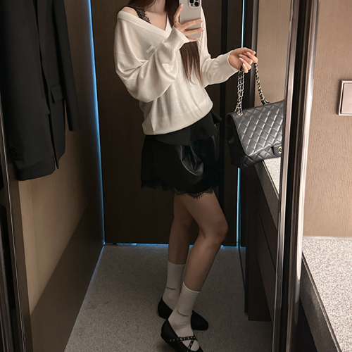 Gloss leather lace shorts
