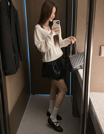 Gloss leather lace shorts