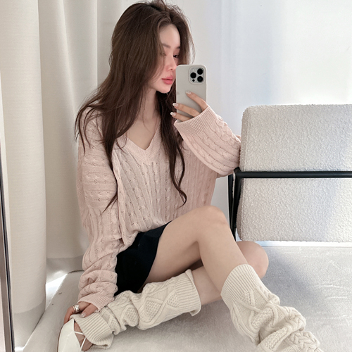 Muse loose V-neck knit