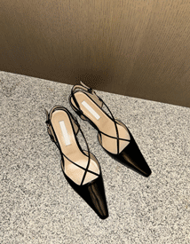 Cross strap pumps ♩