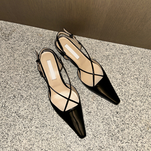 Cross strap pumps ♩