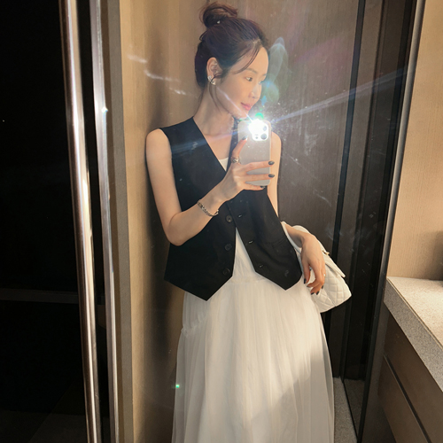 Laine worthing vest