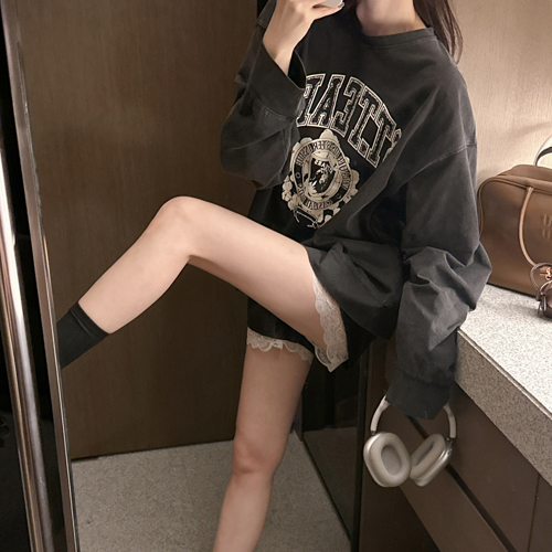Prise lace leather shorts