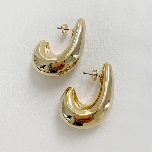Vandal gold earring