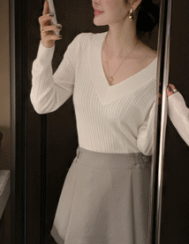 Blues V-neck cable knit