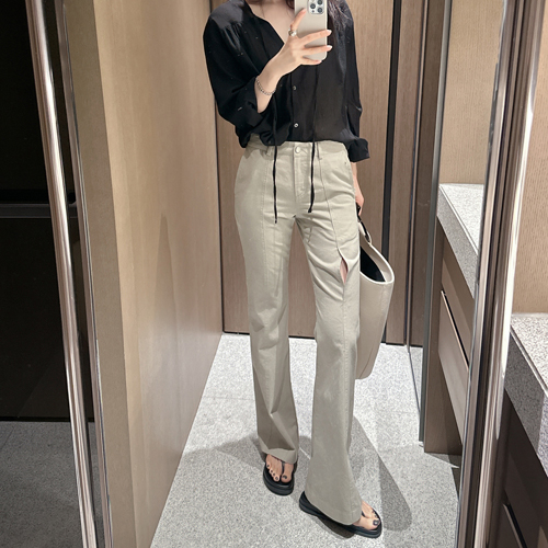 Bleak boots-cut pants