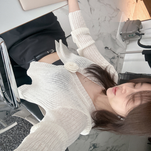 Rose brooch cardigan