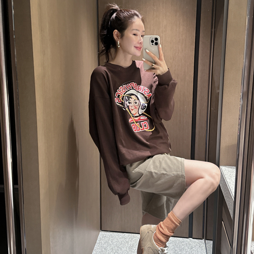 Universe sweat shirt