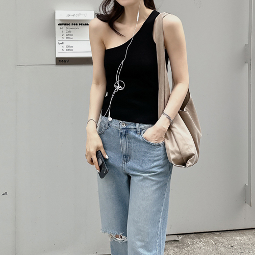 One-shoulder strap sleeveless