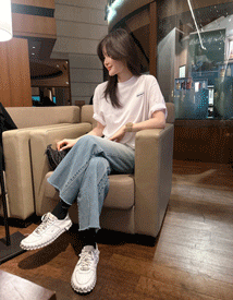 Saint simple logo tee