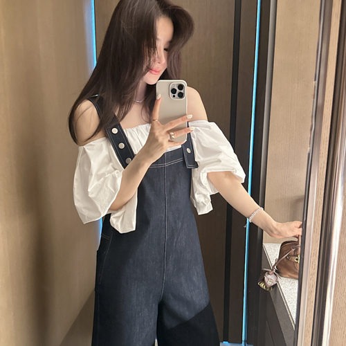 Off balloon blouse
