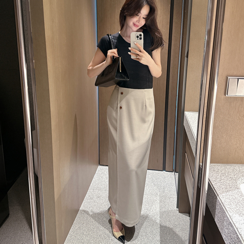Dane button skirt