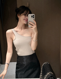 One-shoulder strap sleeveless