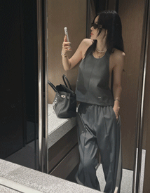 Halter-neck backless vest