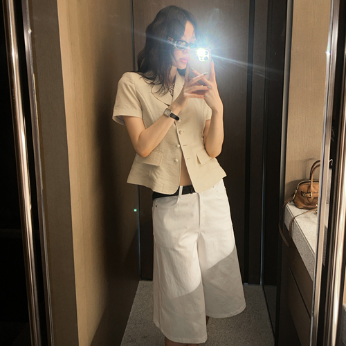 Single short-sleeved linen jacket