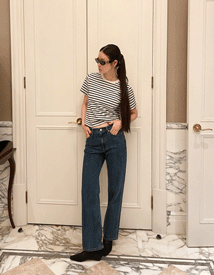 Noir straight denim