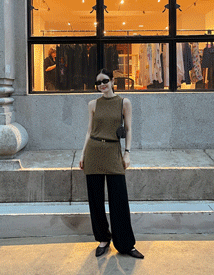 April sleeveless knit