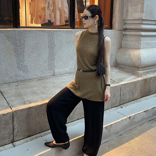 April sleeveless knit