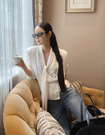 Blanc shirring tie blouse