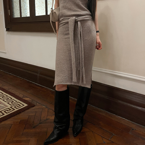 Find two-piece knit skirt