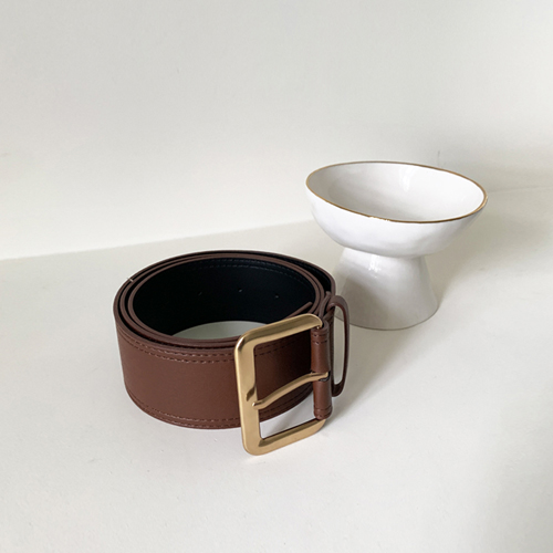 Woman square leather belt