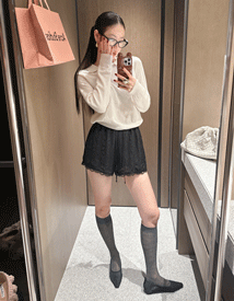 Girlish lace shorts