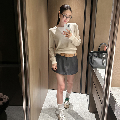 Rolling mini skirt