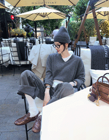 Solid V-neck knit