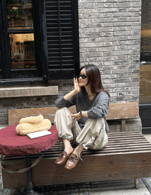 Shadow hogla V-neck knit