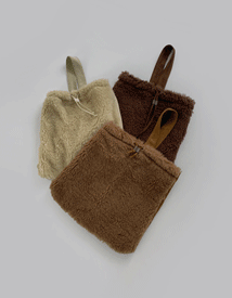 Monk fur basket bag