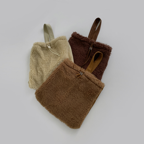 Monk fur basket bag