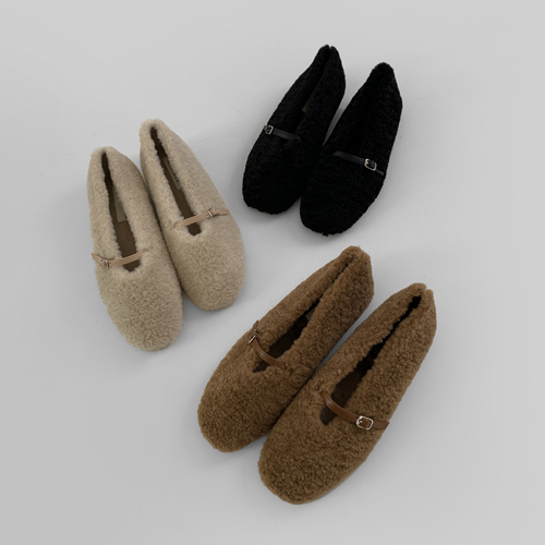 Poky flat shoes