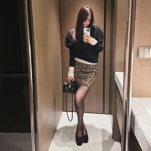 Solid leopard mini skirt