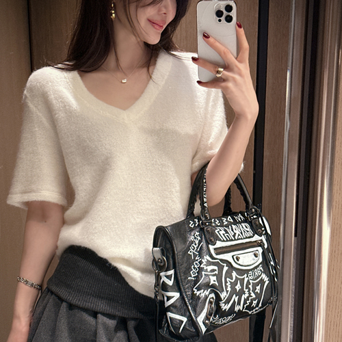 Morning boucle V-neck knit