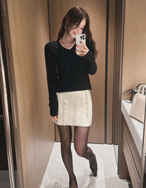 Loop wool V-neck knit