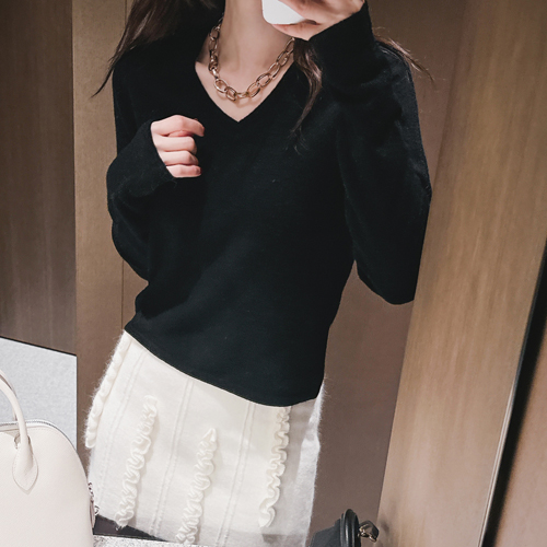 Loop wool V-neck knit