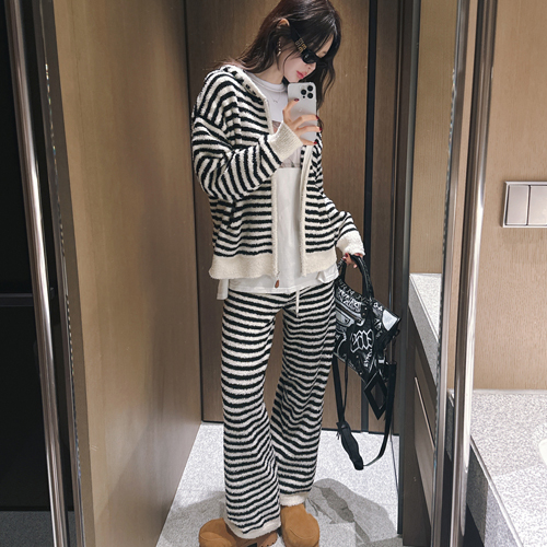Moment stripe gimo zip-up set