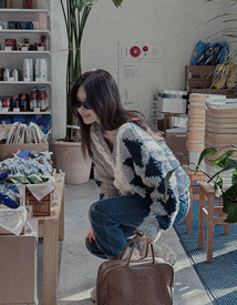 Angel V-neck wool knit