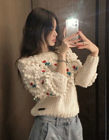 Hug tulip handmade wool knit