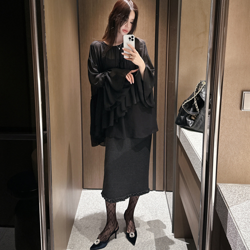 Roomy frill long wool skirt