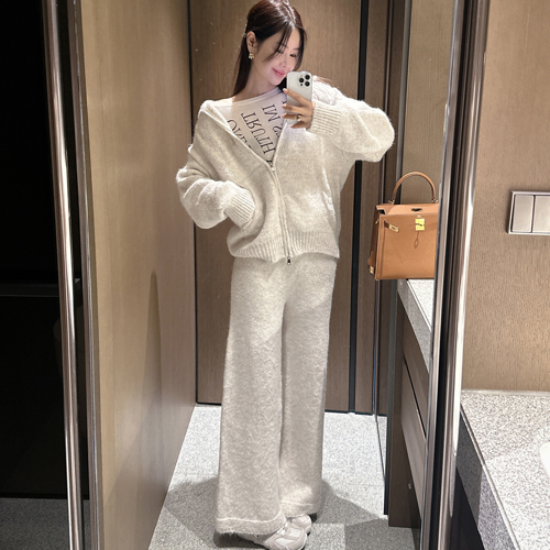 Written knit hood set