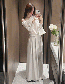 Brad ruffle off neck tee