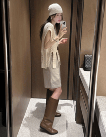 Robot V-neck cable vest